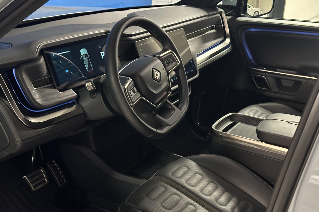 Rivian R1S 2023 photo 17