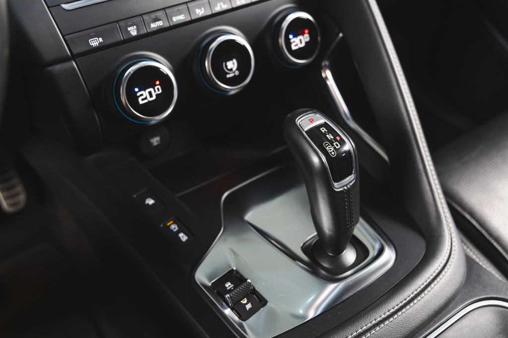 Jaguar E-Pace 2018 фото Jaguar E-Pace 2018 фото 34