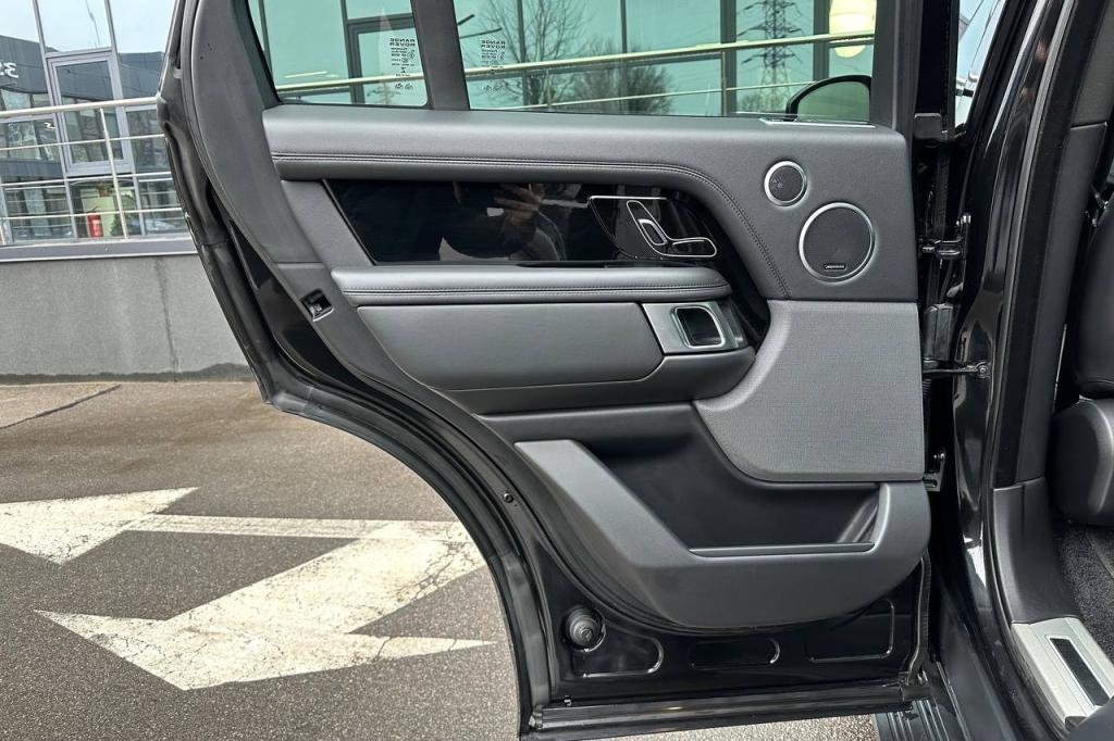 Land Rover Range Rover 4.4D 2018 фото Land Rover Range Rover 4.4D 2018 фото 13
