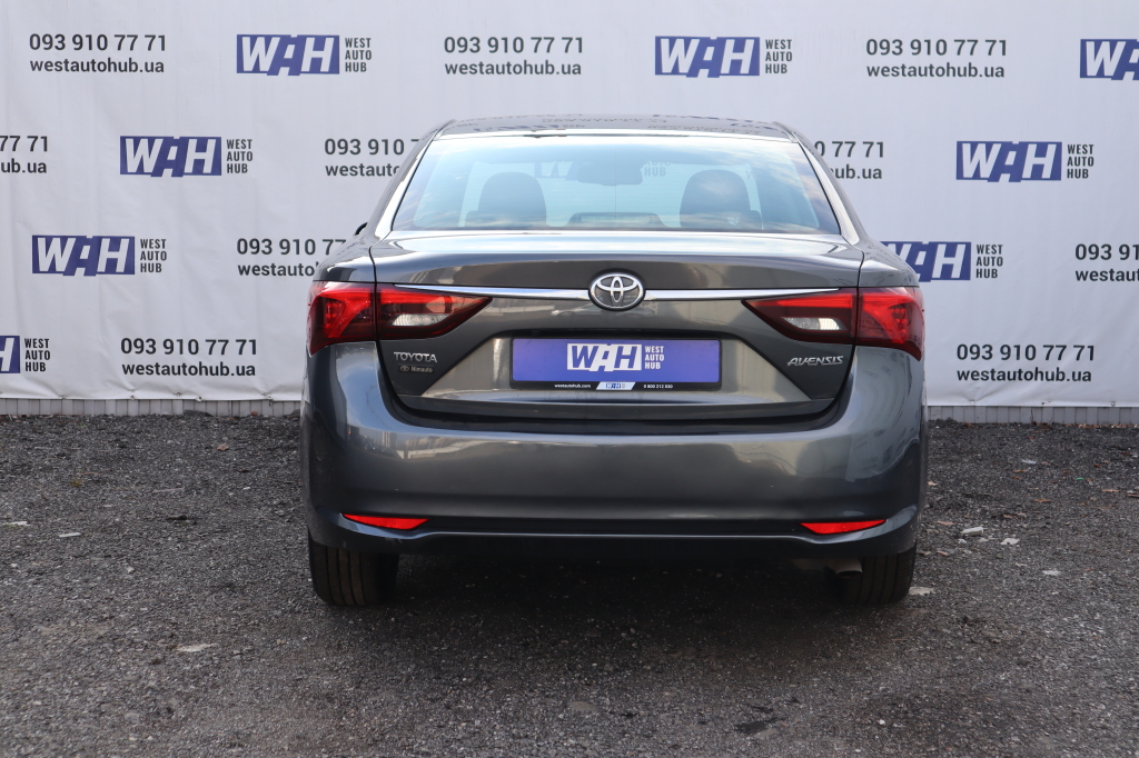 Toyota Avensis фото 4