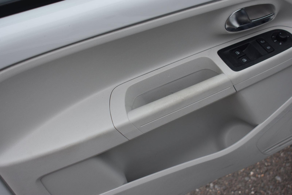 Volkswagen eUp! 2014 фото 17