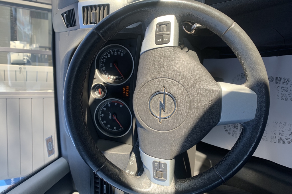 Opel Zafira фото 9