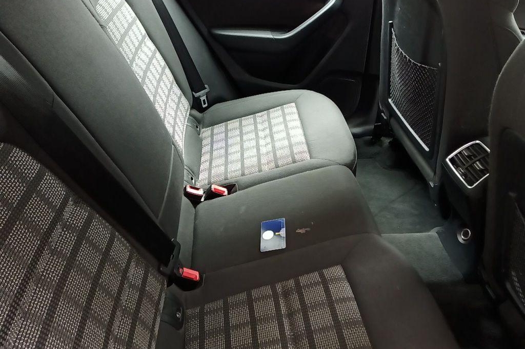 Audi Q3 2016 фото 10