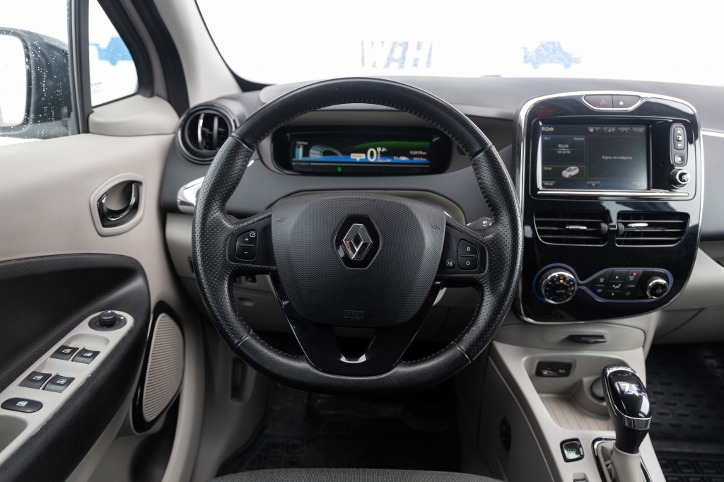 Renault Zoe 2015 фото 18