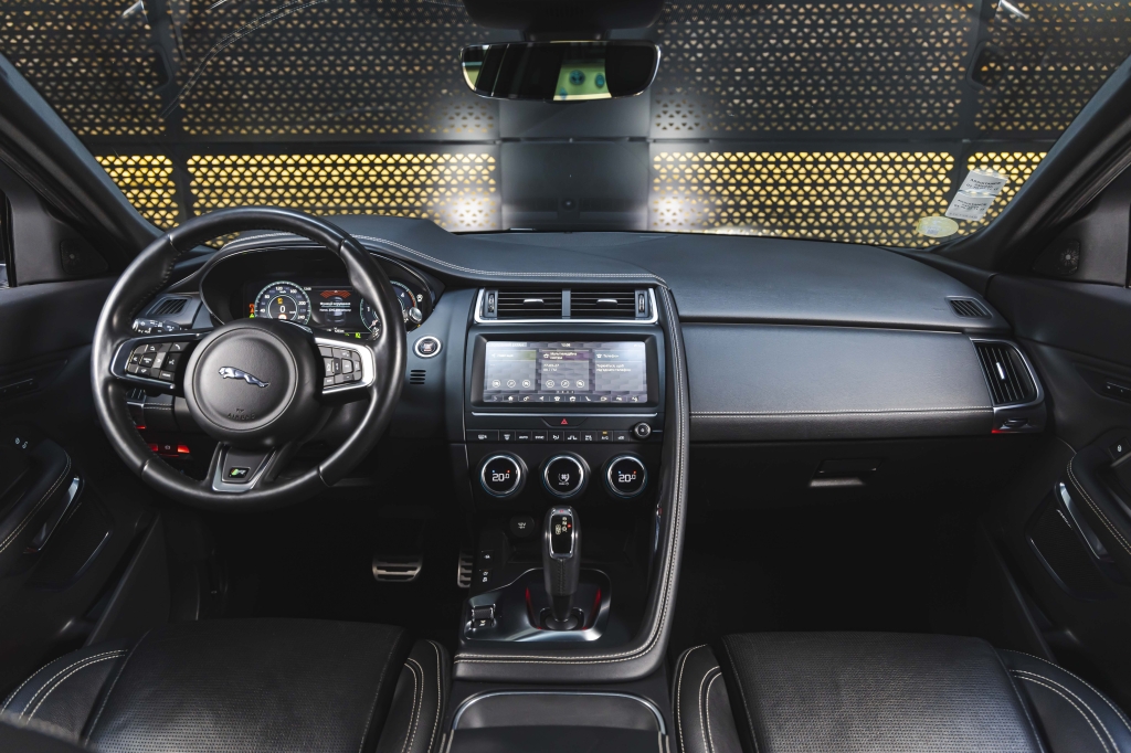 Jaguar E-Pace 2018 фото Jaguar E-Pace 2018 фото 36