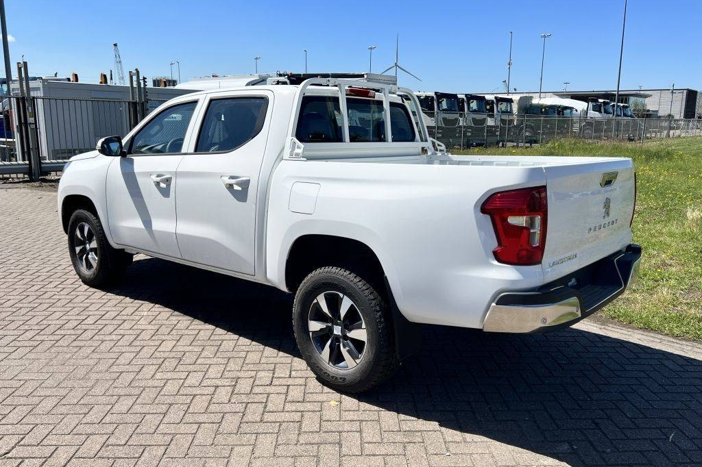 Peugeot Landtrek Double Cab 4x4 1.9L Diesel 6-Speed 2023 фото Peugeot Landtrek Double Cab 4x4 1.9L Diesel 6-Speed 2023 фото 9