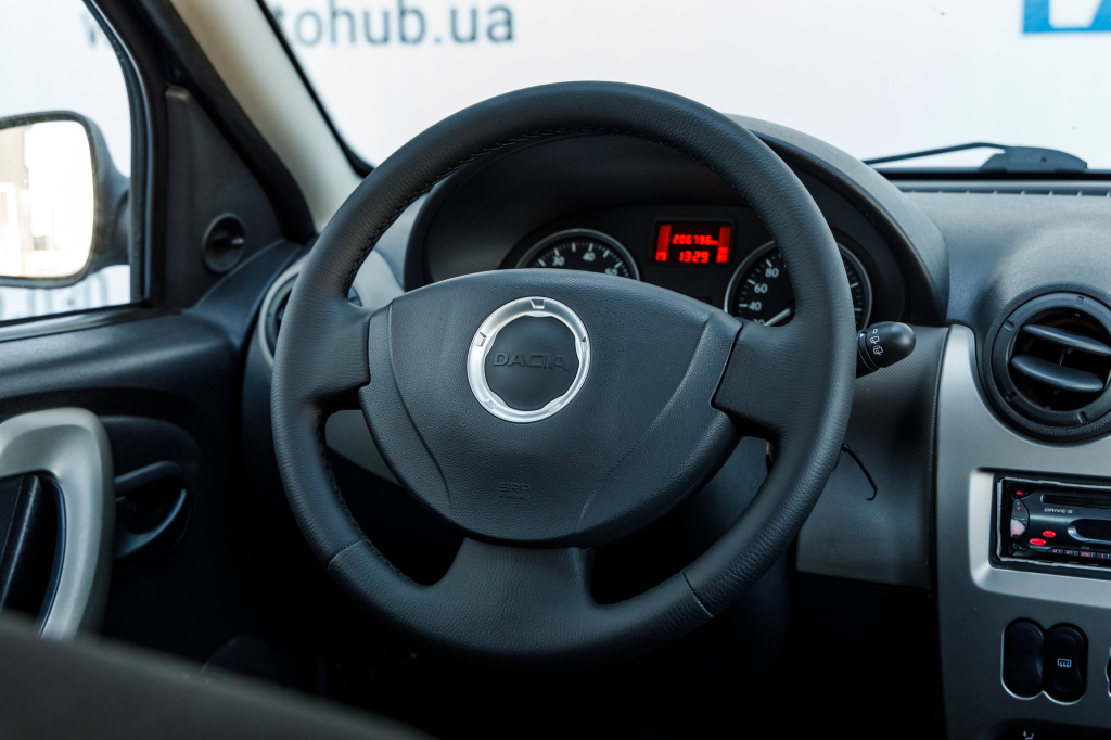 Dacia Sandero 2010 photo 17