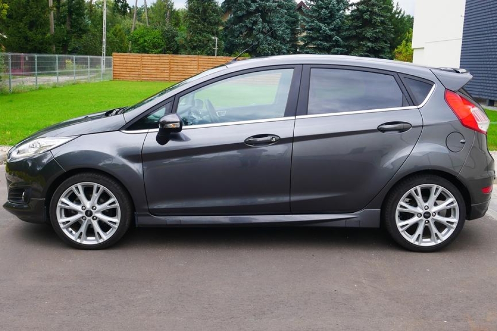 Ford Fiesta 2016 фото 2