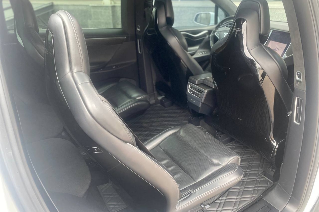 Tesla Model X 90D 2016 фото 15