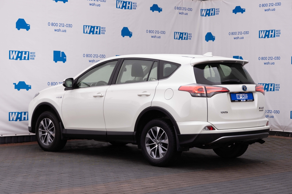 Toyota RAV4 Hybrid 2017 фото Toyota RAV4 Hybrid 2017 фото 10