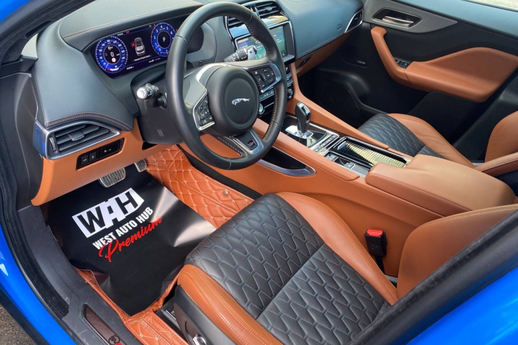 Jaguar F-Pace SVR 2020 фото 9