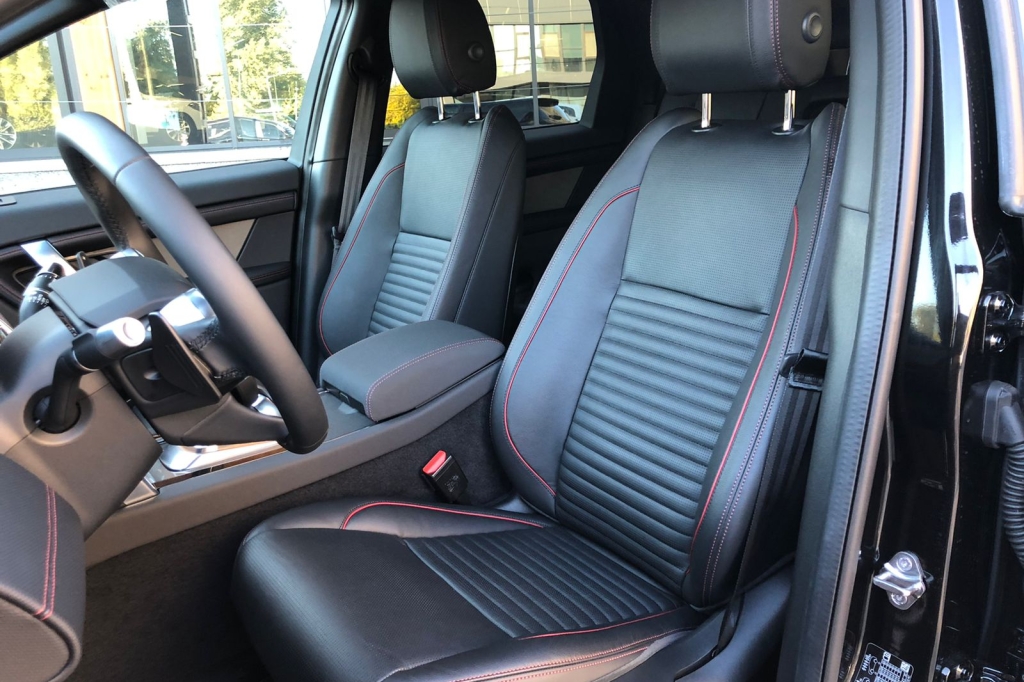 Land Rover Discovery Sport R-Dynamic SE 2020 фото 15