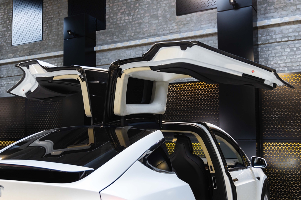 Tesla Model X 75D 2017 фото Tesla Model X 75D 2017 фото 13
