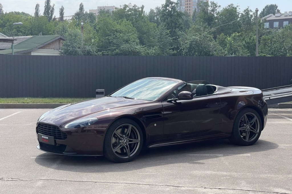 Aston Martin V8 Vantage S 2017 фото 3