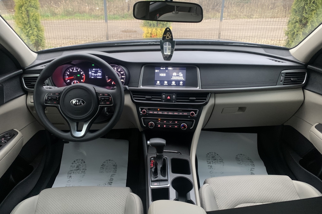 Kia Optima LX Sport photo 8