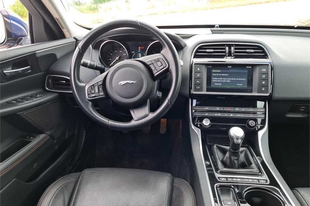 Jaguar XE 2016 фото 4