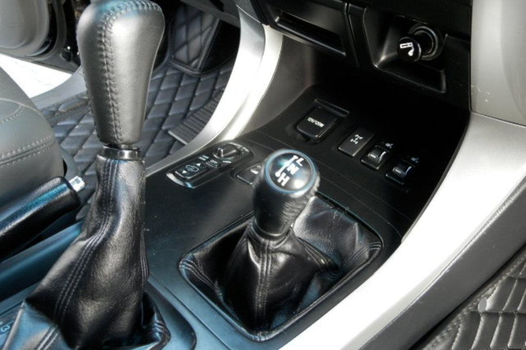 Toyota Land Cruiser Prado 120 3.0 D4D 2007 photo 22