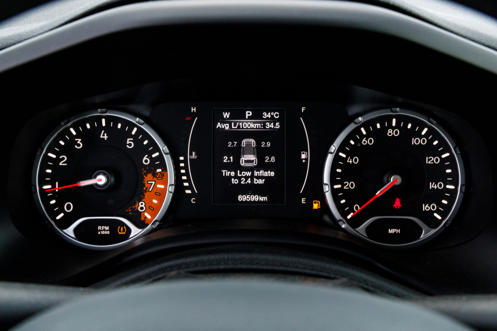 Jeep Renegade Sport 4x4 2015 photo 25