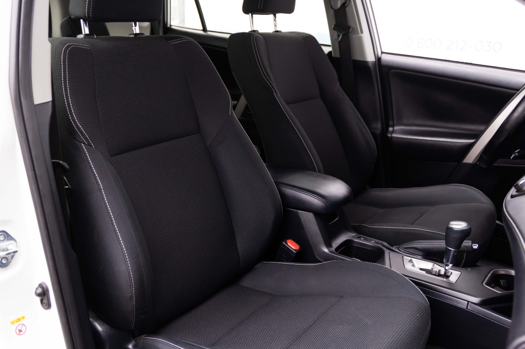 Toyota RAV4 Hybrid 2017 фото Toyota RAV4 Hybrid 2017 фото 28