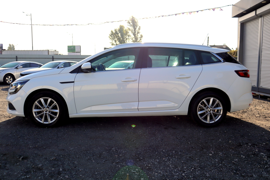Renault Megane 2017 фото 7