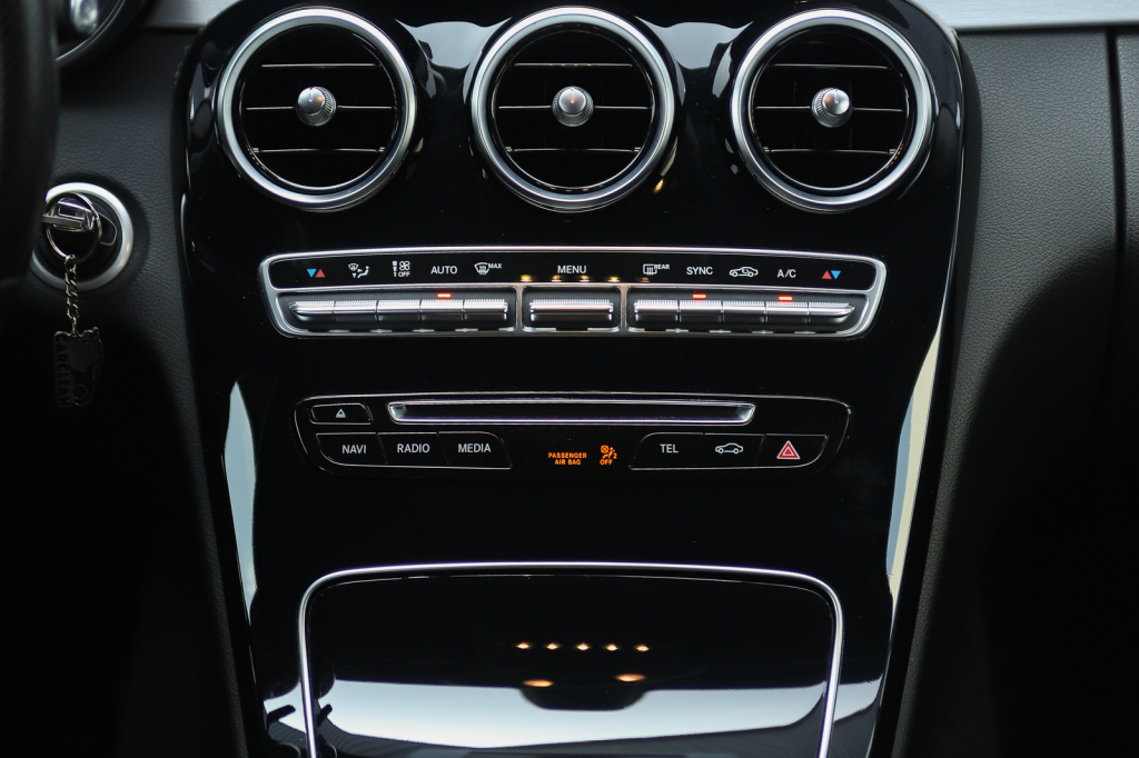 Mercedes-Benz C 200 Avantgarde 2016 photo 17