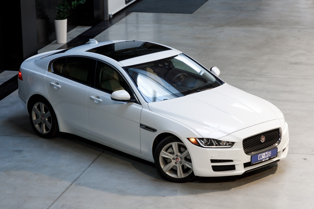 Jaguar XE 25T 2017 photo 2