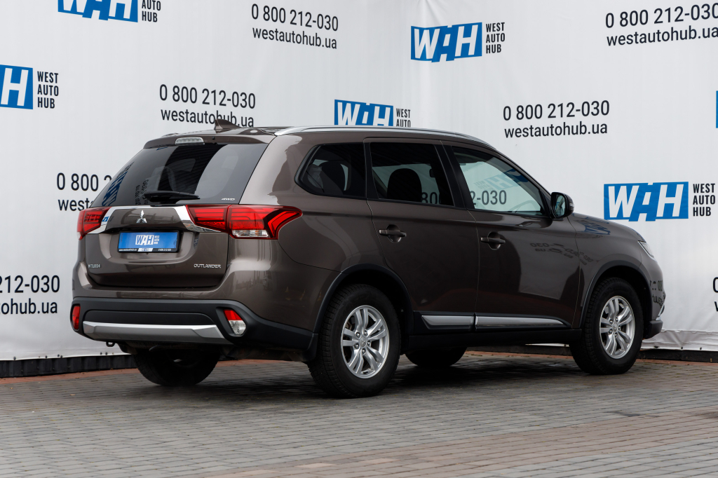 Mitsubishi Outlander 2018 photo 2