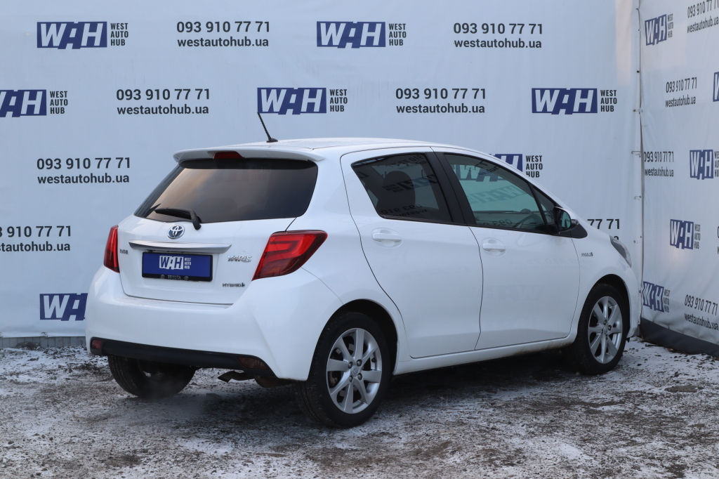 Toyota Yaris photo 3