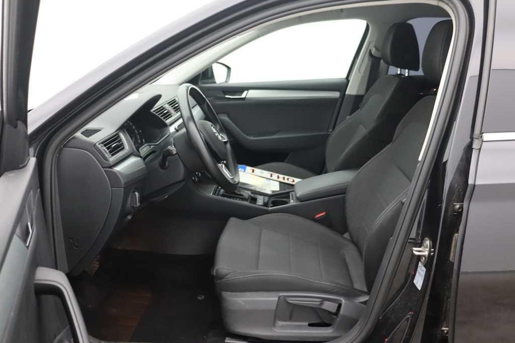 Skoda Superb Combi 2017 фото 4