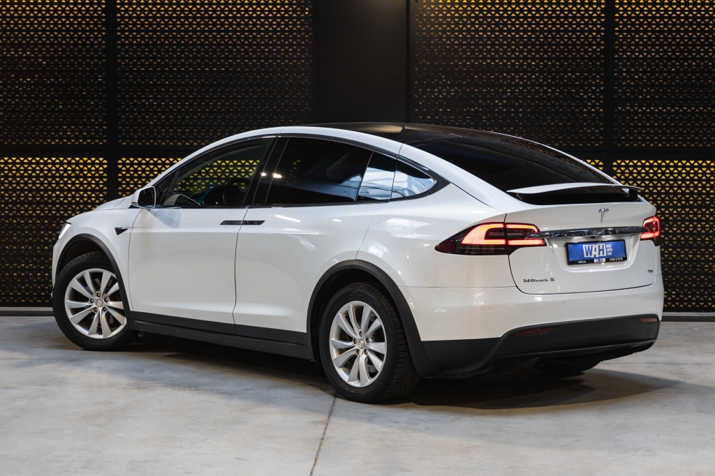 Tesla Model X 75D 2017 фото Tesla Model X 75D 2017 фото 12