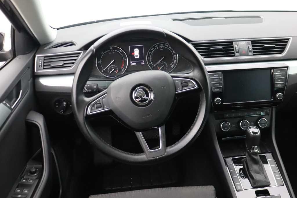 Skoda Superb Combi 2017 фото 1