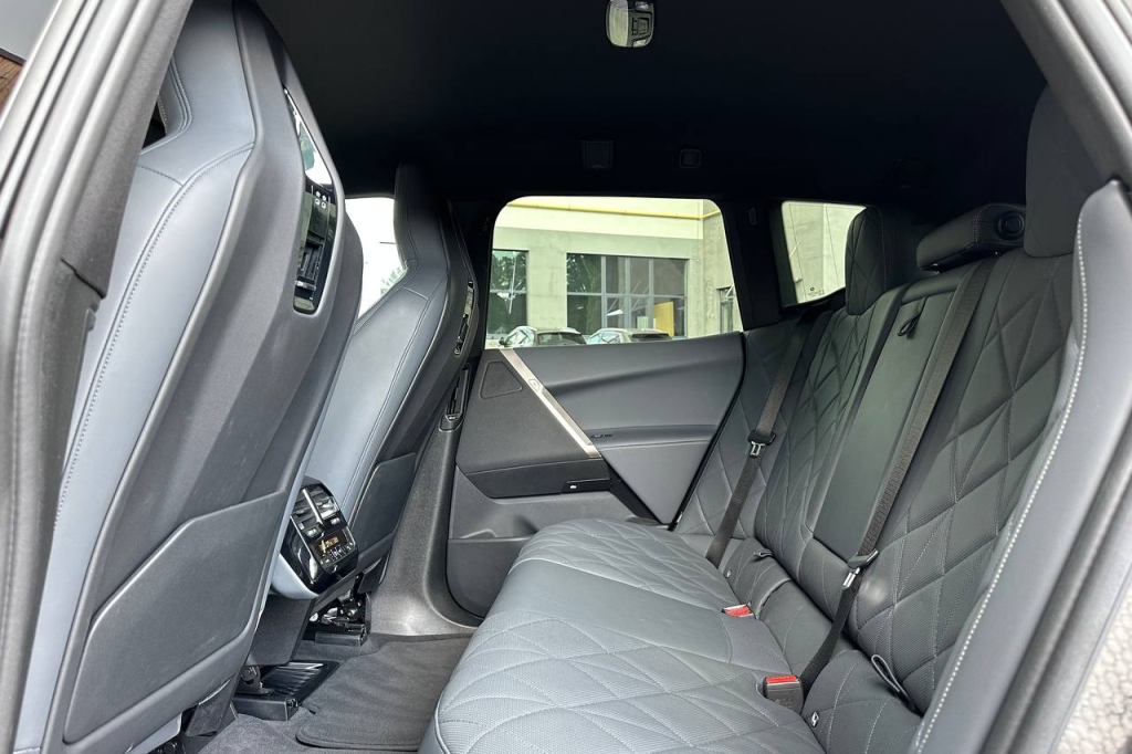 BMW iX xDrive40 2022 фото BMW iX xDrive40 2022 фото 17