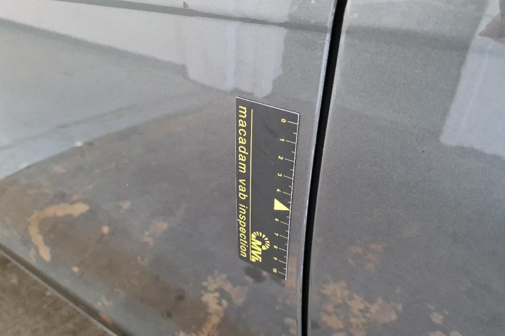 Jaguar XE 2016 photo 23