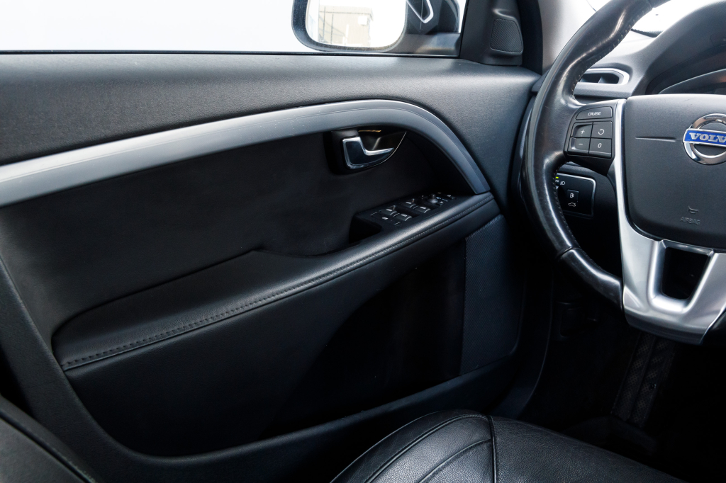 Volvo V70 D4 AWD photo 14