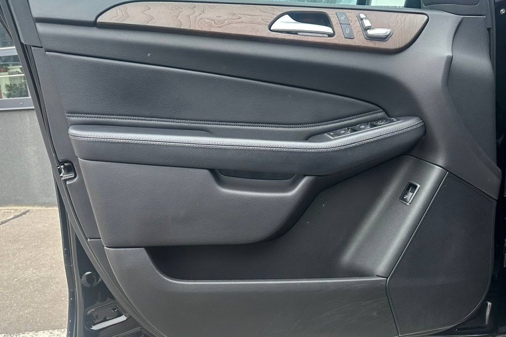 Mercedes-Benz GLS-Class 350d 2018 фото Mercedes-Benz GLS-Class 350d 2018 фото 10