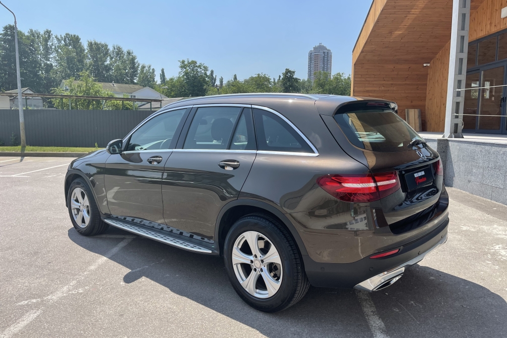 Mercedes-Benz GLC 250 4MATIC 2016 photo 2