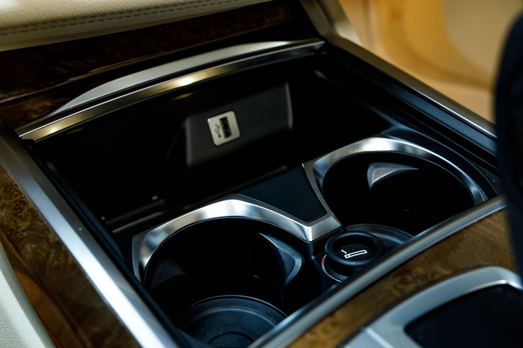 BMW 740 2016 photo 50