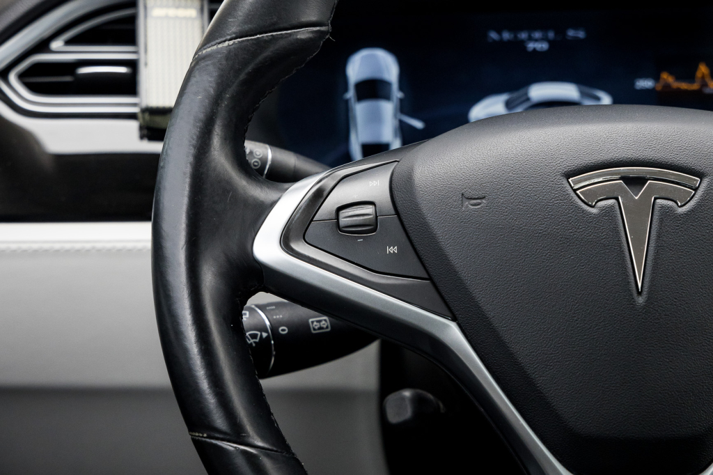 Tesla Model S 70D 2014 фото 23