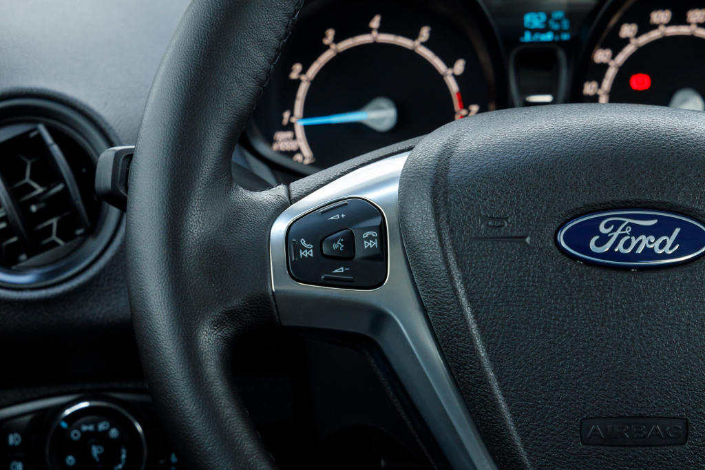 Ford Courier 2017 photo 15