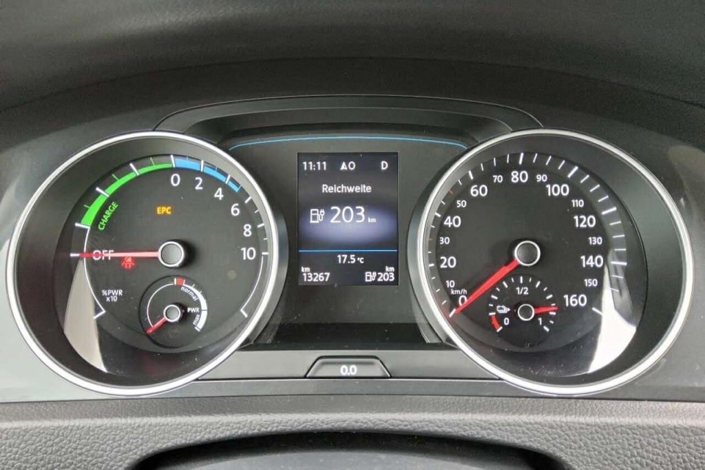 Volkswagen e-Golf 2020 фото 5