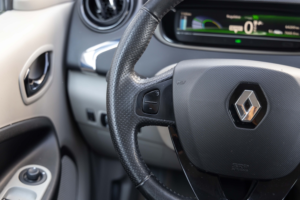 Renault Zoe 2016 фото 17