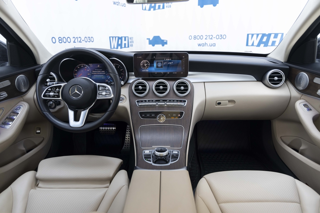 Mercedes-Benz C-Class C300 4Matic 2019 photo 50