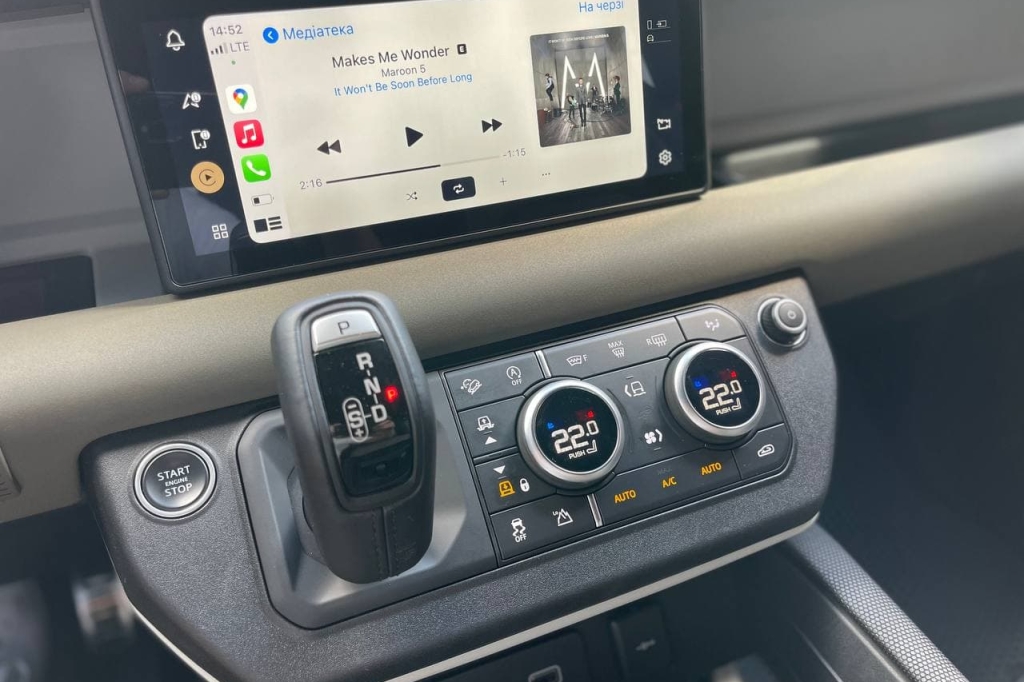 Land Rover Defender P300 XDynamic 2021 фото 16