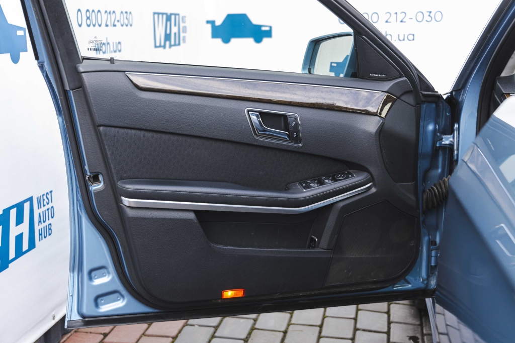 Mercedes-Benz E-Class 2010 photo 15