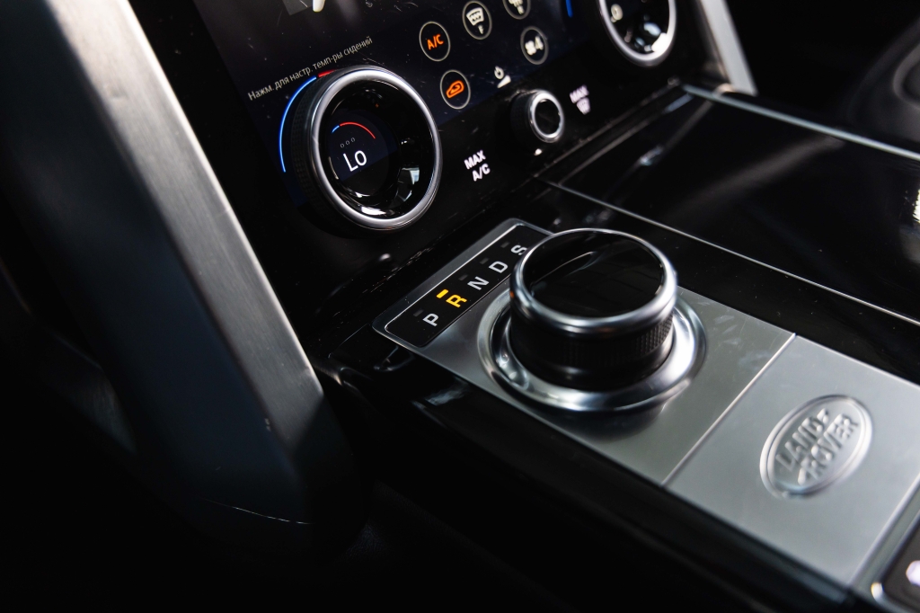 Land Rover Range Rover 2018 фото Land Rover Range Rover 2018 фото 30