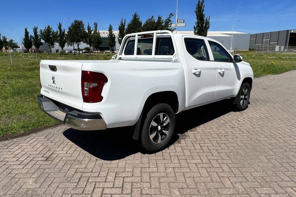 Peugeot Landtrek Double Cab 4x4 1.9L Diesel 6-Speed 2023 фото Peugeot Landtrek Double Cab 4x4 1.9L Diesel 6-Speed 2023 фото 6