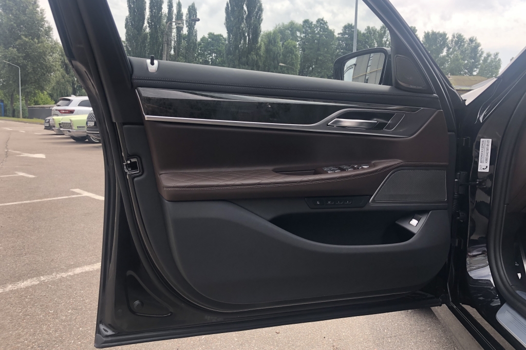 BMW 760 Li M XDrive  2021 фото 8