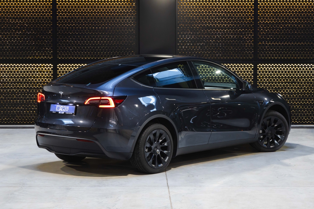Tesla Model Y Long Range 2024 фото Tesla Model Y Long Range 2024 фото 8