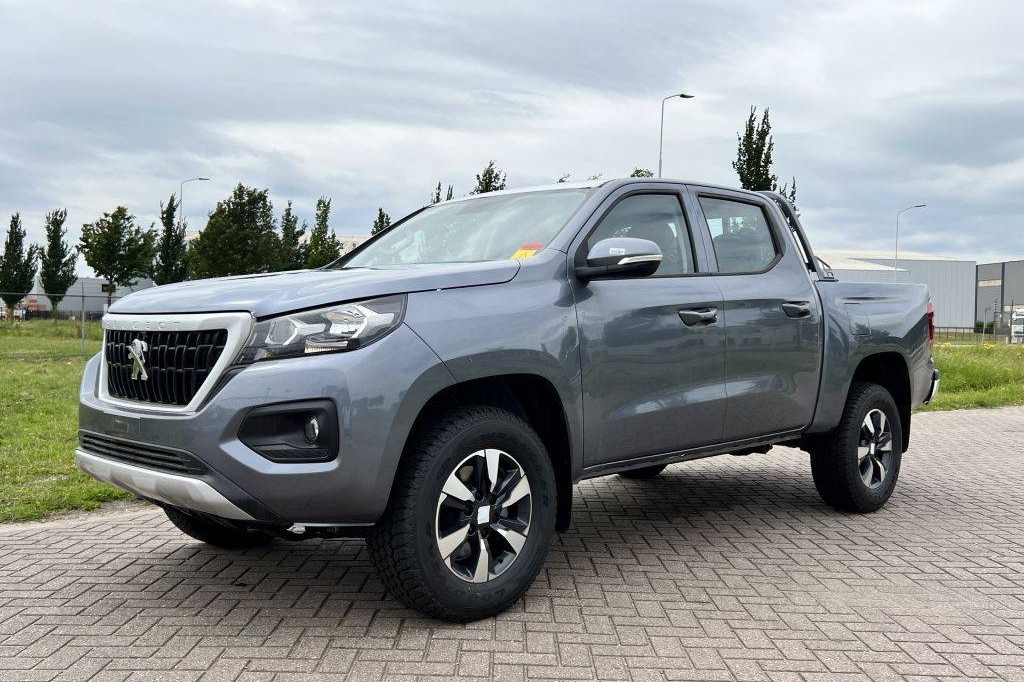 Peugeot Landtrek Double Cab 4x4 1.9L Diesel 6-Speed 2023 фото Peugeot Landtrek Double Cab 4x4 1.9L Diesel 6-Speed 2023 фото 1