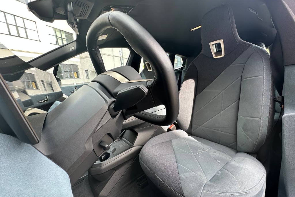 BMW iX 2021 фото 14